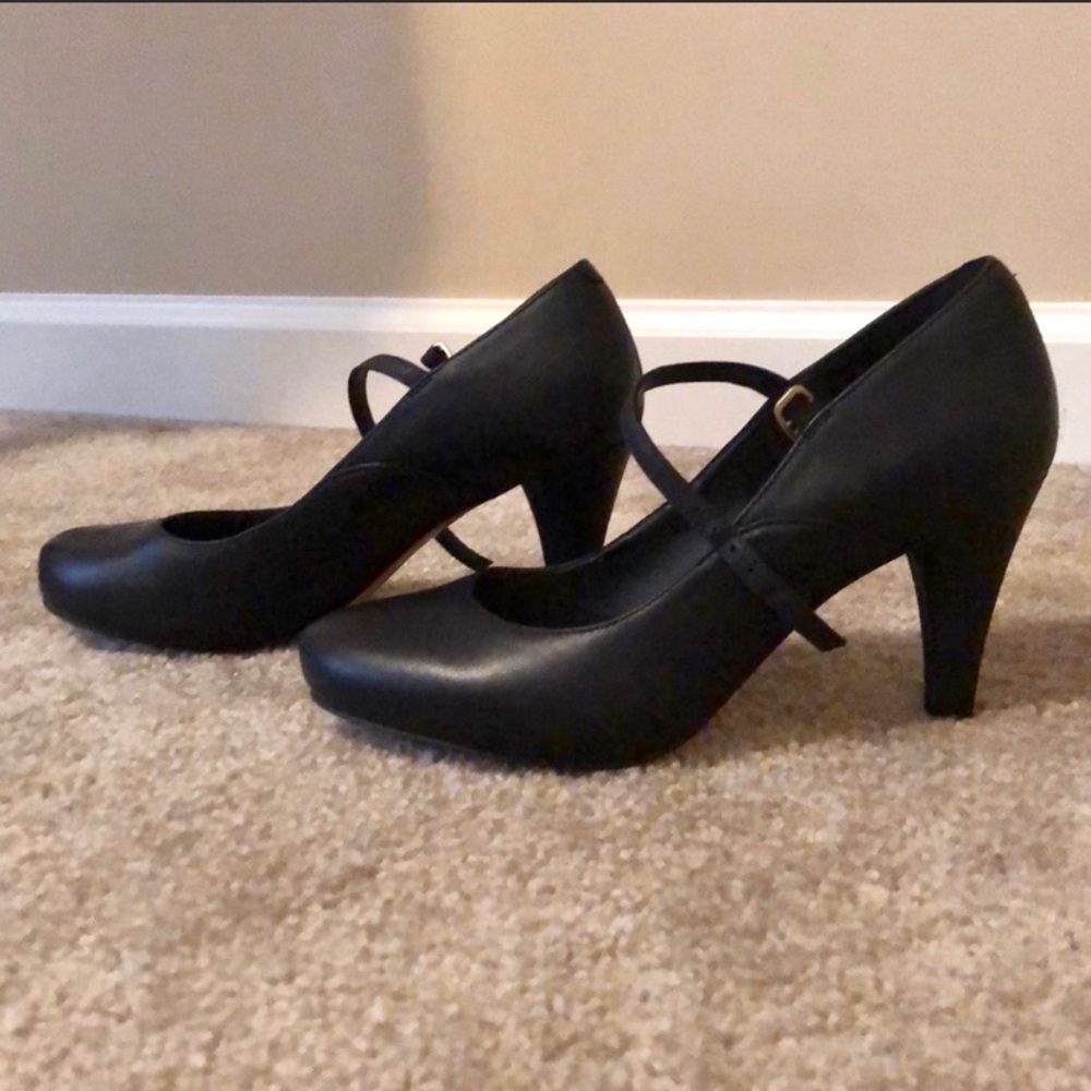 *NEVER WORN* Clark’s Dalia Lily Mary Janes
